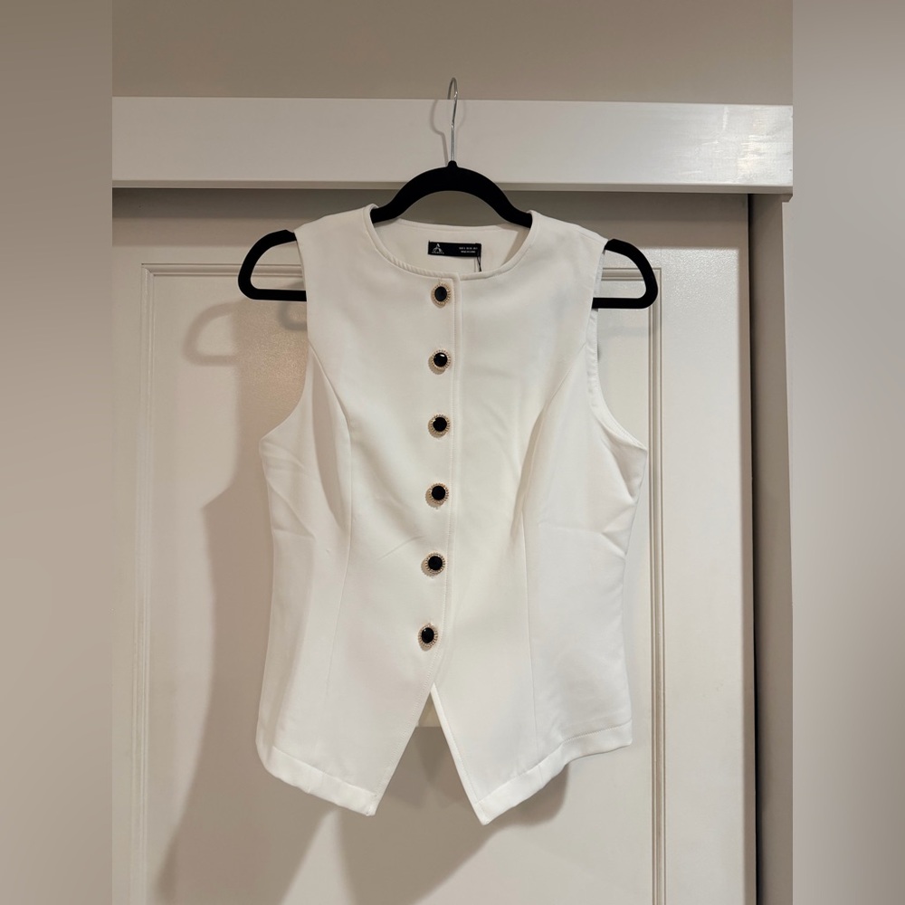 NWT Off White Sleeveless Top Lined Vest with Gold and Black Buttons Size Small
